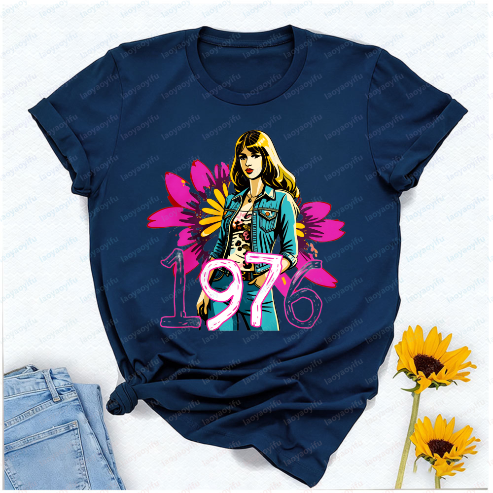1976 Retro Groovy Girl T-Shirt - Women'S Fashion In The 70S incelemesi ve fiyatı