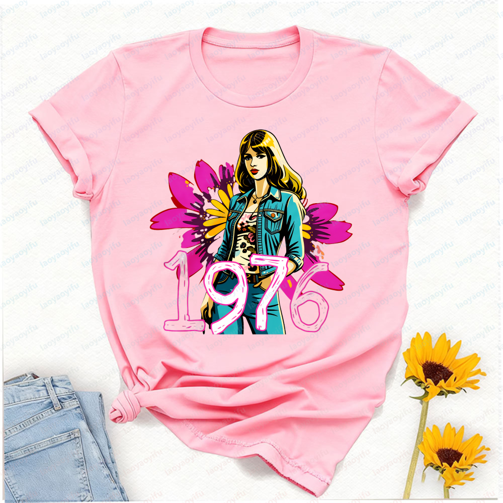 1976 Retro Groovy Girl T-Shirt - Women'S Fashion In The 70S incelemesi ve fiyatı