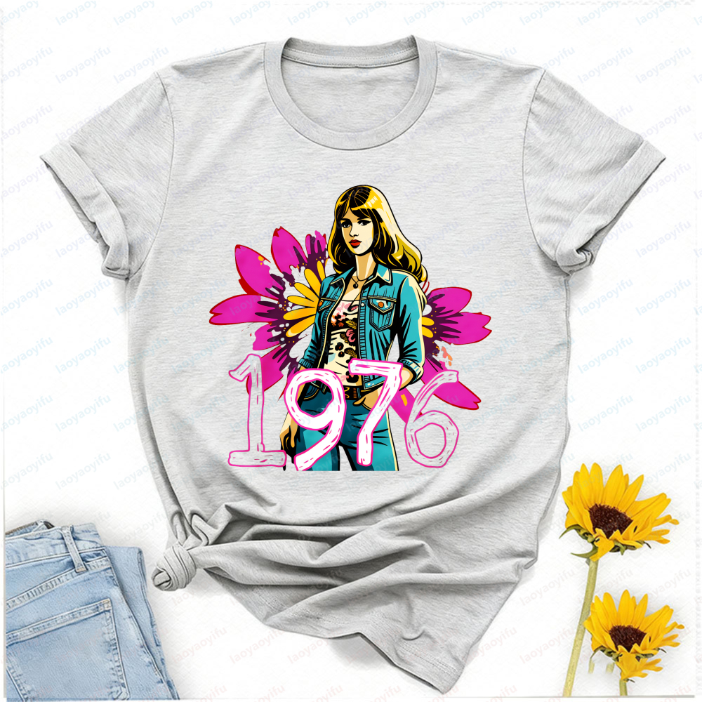 1976 Retro Groovy Girl T-Shirt - Women'S Fashion In The 70S incelemesi ve fiyatı