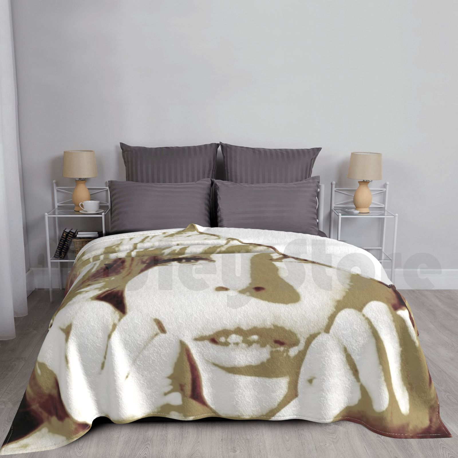 Monica Vitti In Gold Blanket F - Women'S Fashion In The 1960S incelemesi ve fiyatı