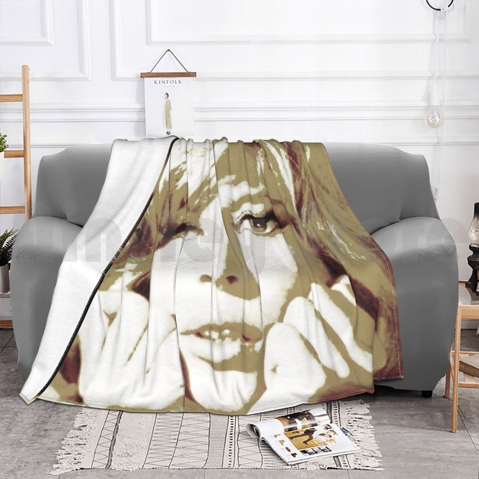 Monica Vitti In Gold Blanket F - Women'S Fashion In The 1960S incelemesi ve fiyatı